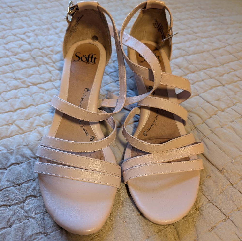 Sofft Women's Light Pink Strappy Sandals